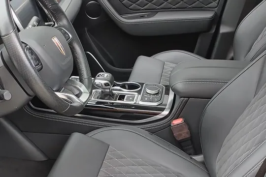 Hongqi HS7