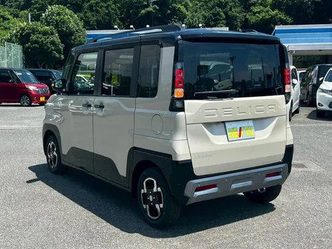 Mitsubishi Delica Mini