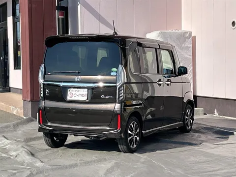 Honda N-BOX Custom