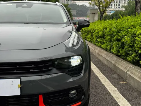 Lynk & Co 02