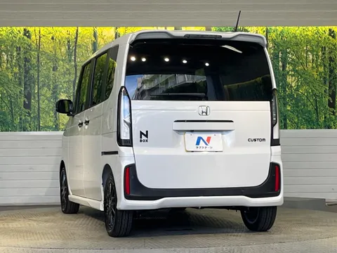 Honda N-BOX Custom