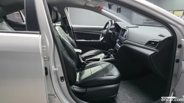 Hyundai Elantra (Avante)