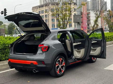 Lynk & Co 02
