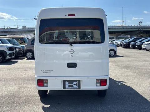 Nissan Clipper Van