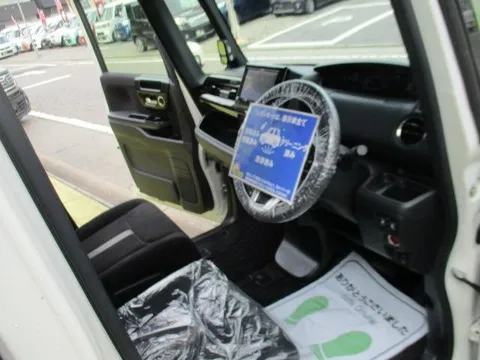 Honda N-BOX Custom