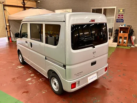 Nissan Clipper Van