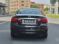 Infiniti Q70