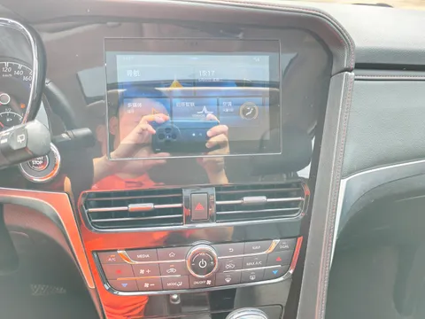 Venucia T70