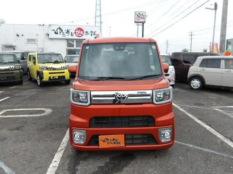 Toyota Pixis Mega