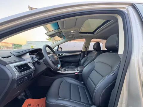Geely Emgrand GS