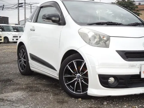 Toyota iQ