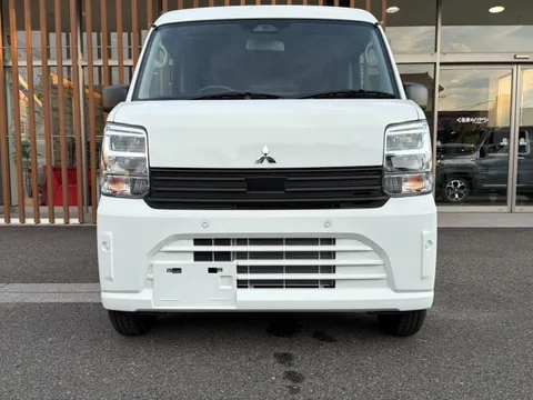 Mitsubishi Minicab Van