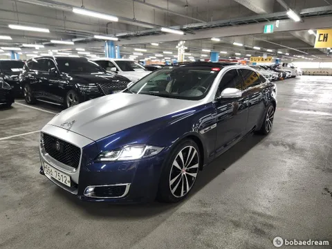 Jaguar XJ