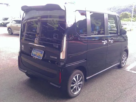 Honda N-BOX Custom