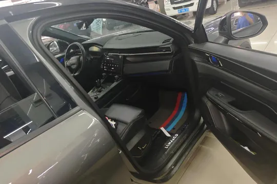 Lynk & Co 01