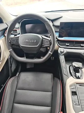Lynk & Co Lynk & Co 06
