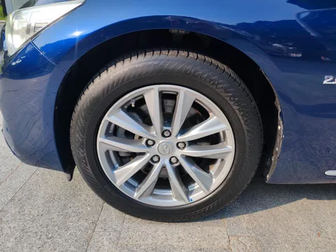 Infiniti Q50L