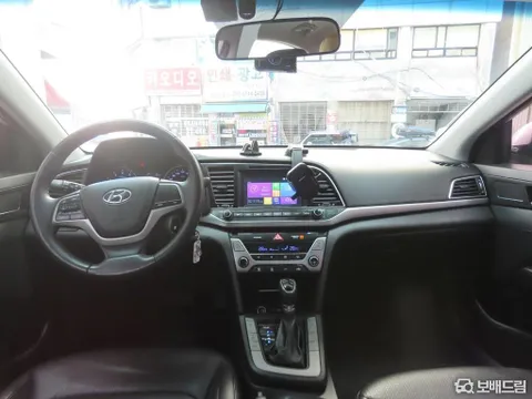 Hyundai Elantra (Avante)