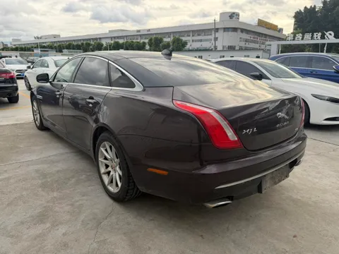 Jaguar XJ
