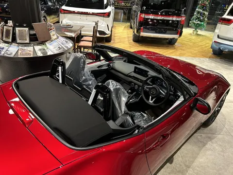 Mazda MX-5 (Roadster)
