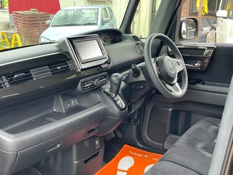 Honda N-BOX Custom