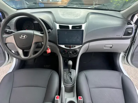 Hyundai Reina
