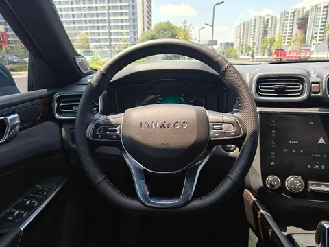 Lynk & Co 03