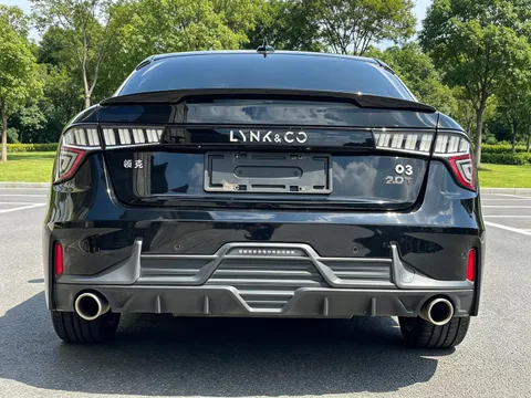 Lynk & Co 03