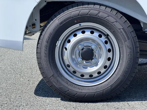 Nissan Clipper Van