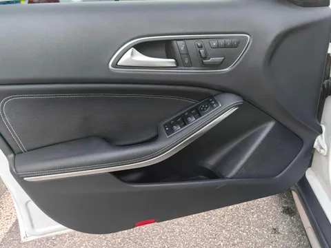 Mercedes-Benz Mercedes-Benz GLA