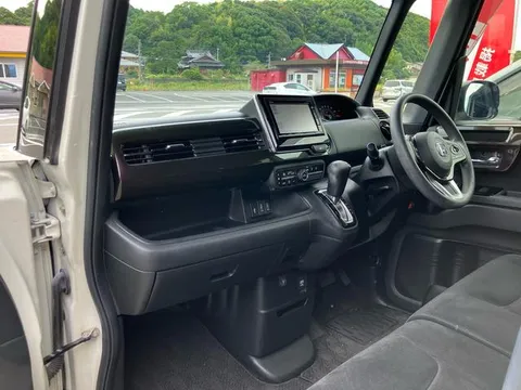 Honda N-BOX Custom
