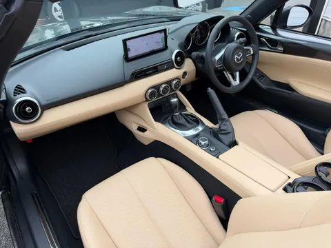 Mazda MX-5 (Roadster)