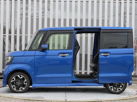Honda N-BOX Custom