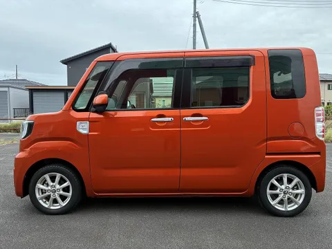 Toyota Pixis Mega