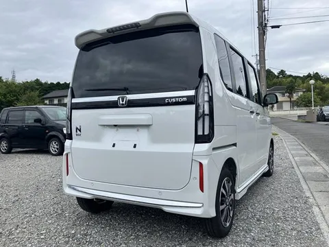 Honda N-BOX Custom