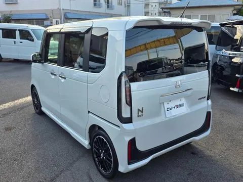Honda N-BOX Custom