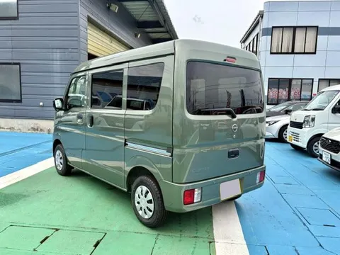Nissan Clipper Van