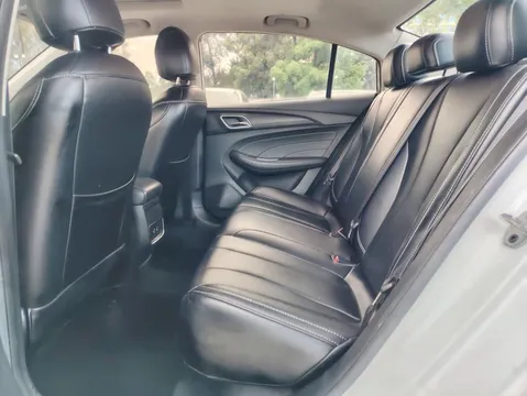 Roewe i5