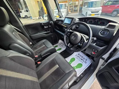 Honda N-BOX Custom