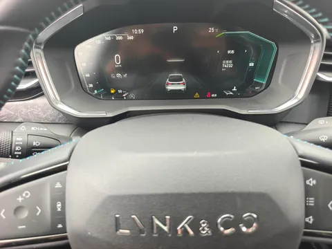 Lynk & Co 05