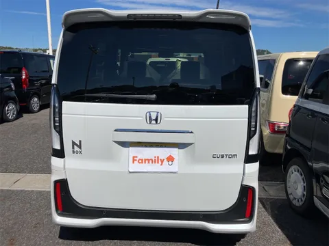 Honda N-BOX Custom