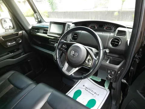 Honda N-BOX Custom