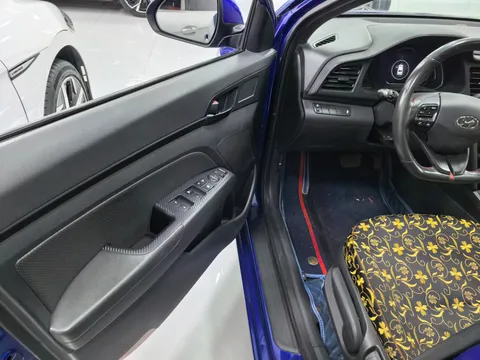 Hyundai Elantra (Avante)