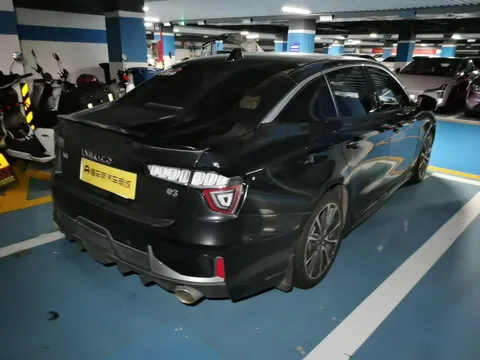 Lynk & Co 03