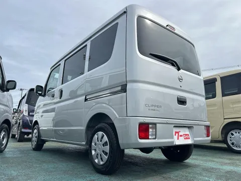 Nissan Clipper Van