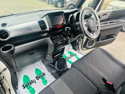 Honda N-BOX Slash