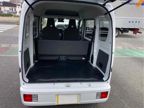 Nissan Clipper Van