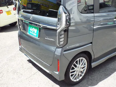 Honda N-BOX Custom