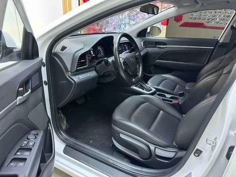 Hyundai Elantra (Avante)