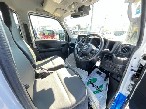 Nissan Clipper Van